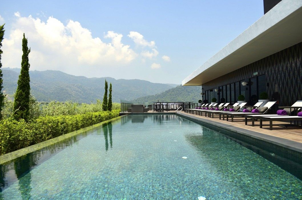 G Hotel Kelawai Tanjung Tokong Exterior photo The swimming pool at the hotel